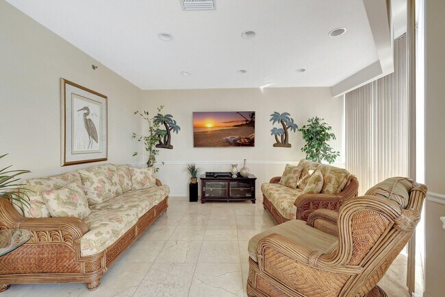 Building Photo - 3870 N Hwy A1A