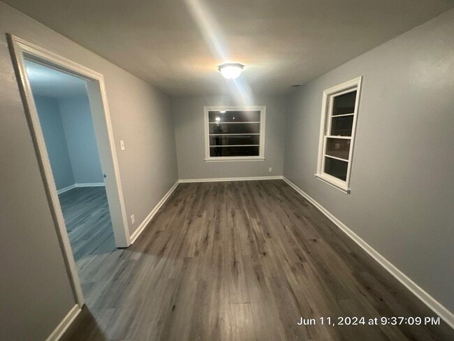 Building Photo - 618 Meadow Ave