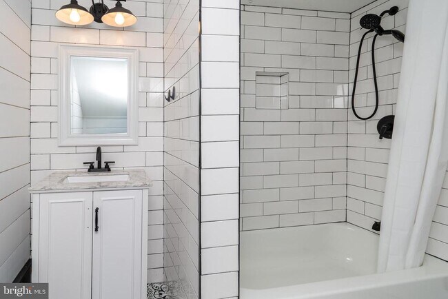 Building Photo - 180 Municipal Rd