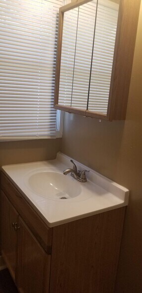 Building Photo - 212 E Main St