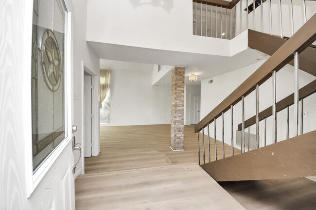 Building Photo - 10743 Boardwalk St