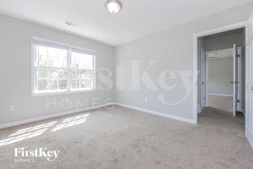 Building Photo - 221 Whitney Ln