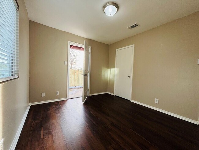 Building Photo - 503 Hardin Ct