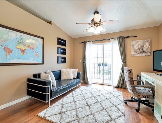 Building Photo - Bright 3-Bed, 2-Bath Condo with Mountain Views & Community Amenities