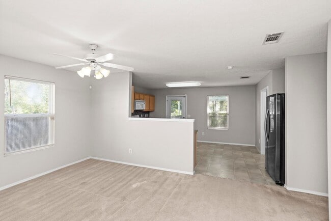 Building Photo - 5248 Sunsail Dr