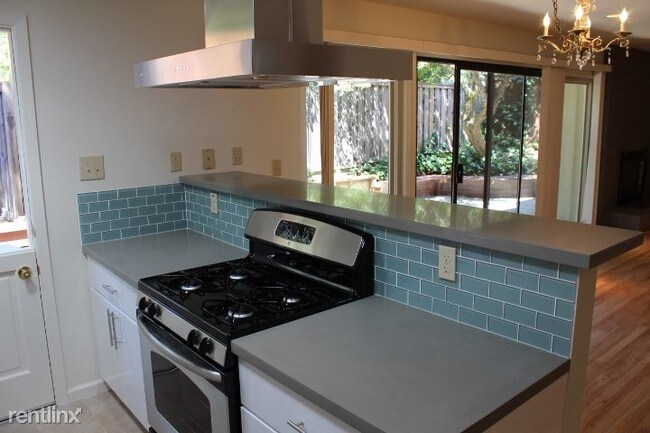 Building Photo - 2 br, 2 bath Apartment - 2057 Donald Dr