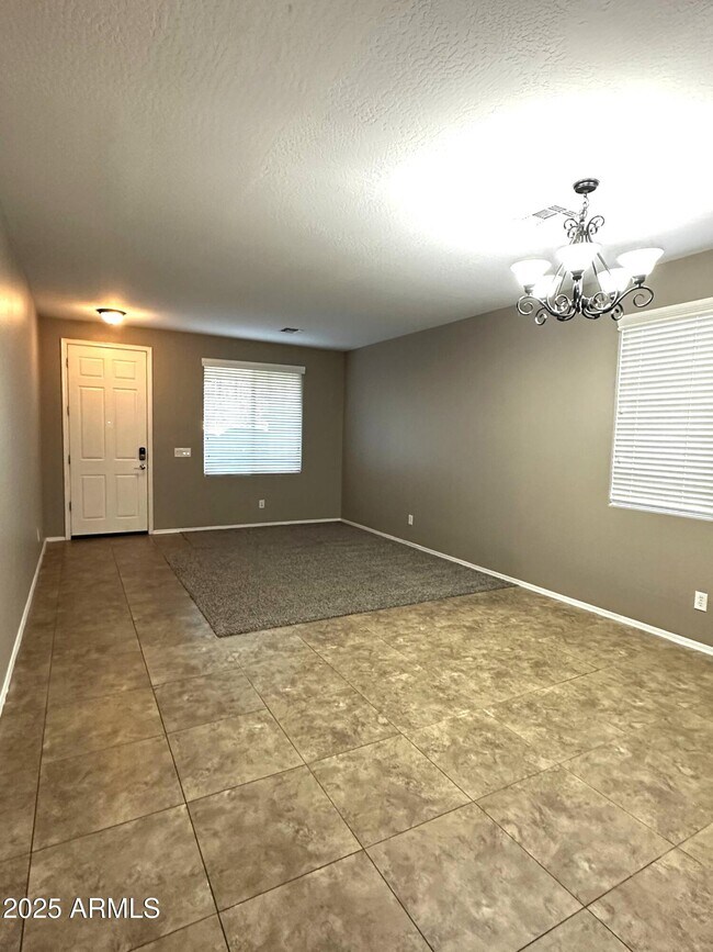 Building Photo - 11053 E Roselle Ave