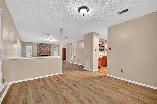 Building Photo - 1926 Woodland Hills Dr