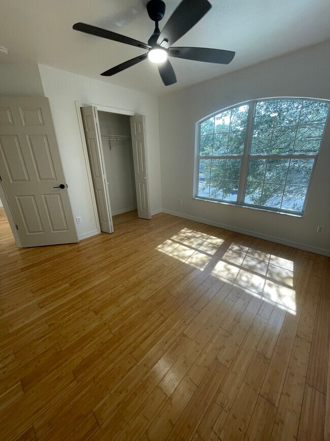 Building Photo - 123 Kenwood Ave