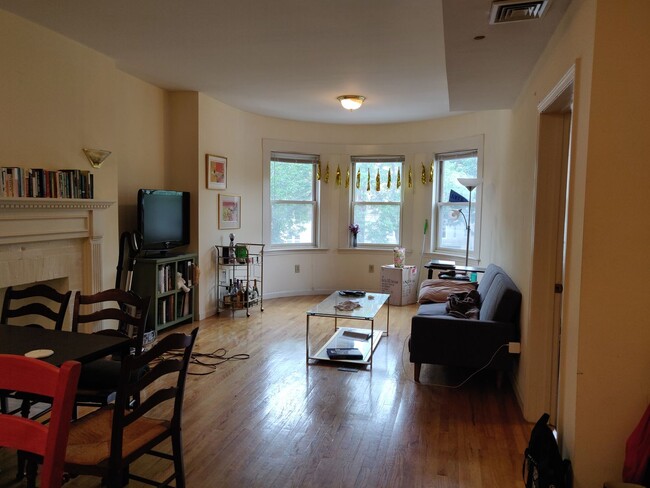 Building Photo - Coolidge Corner Area. In-Unit Washer and D...