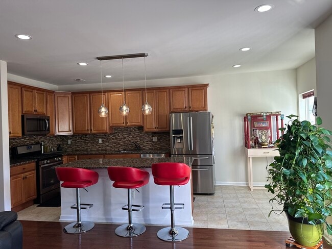 Building Photo - 72 Andrews Way