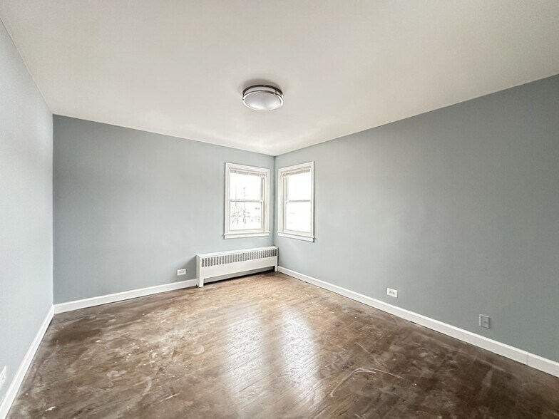 Building Photo - 6721 N California Ave