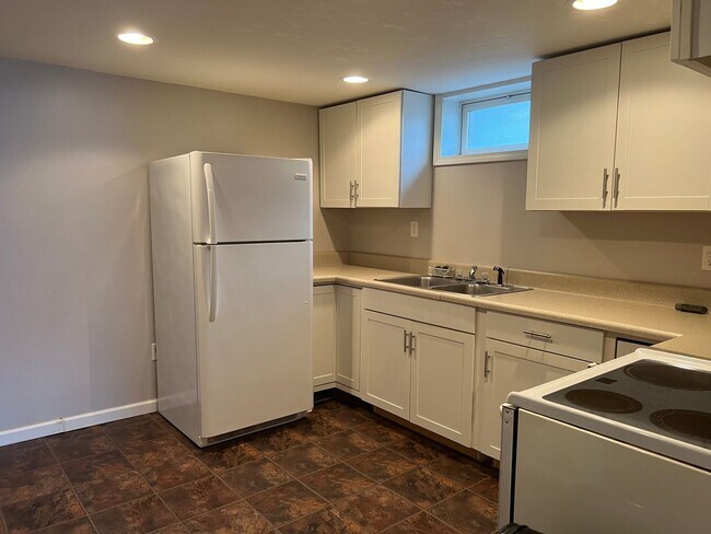 Building Photo - 221 Taylor St.