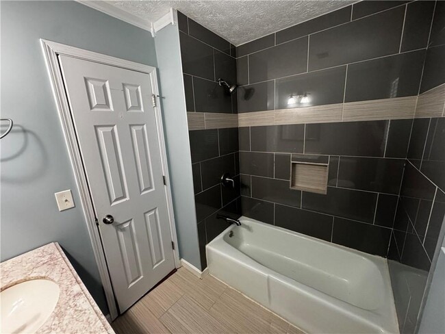 Building Photo - 2990 Mountain Trace NE