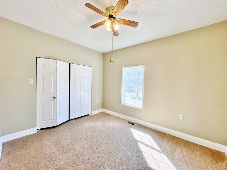 Building Photo - 829 Dillard St