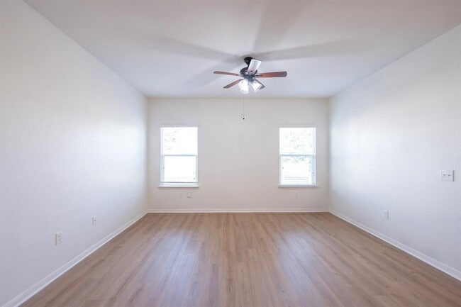 Building Photo - 1407 Brashear Ct