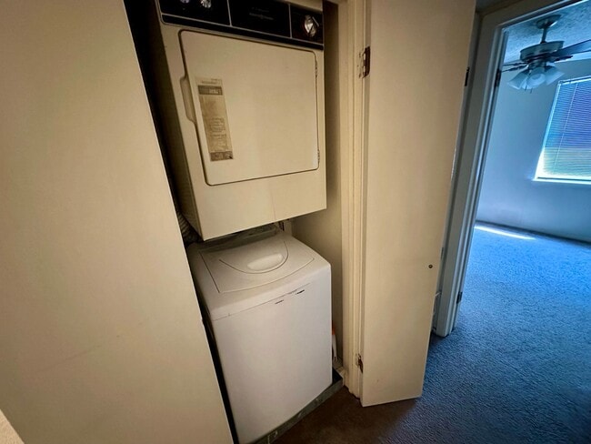 Building Photo - 1BR/1BA Condo Near Campus