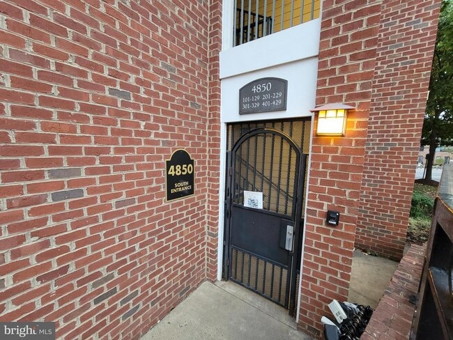 Building Photo - 4850 Eisenhower Ave