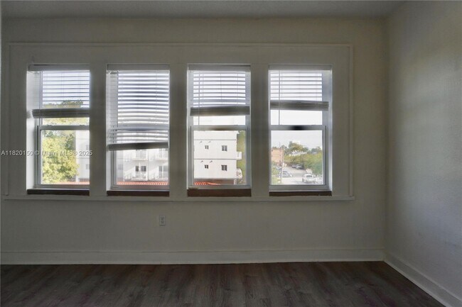 Building Photo - 501 SW 6th Ct