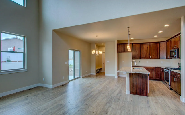 Building Photo - Gorgeous 4 Bed, 3.5 Bath Home | 3,100+ Sq ...