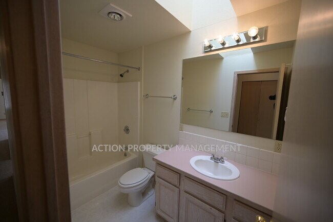 Building Photo - 3 bed 2 bath in a country setting