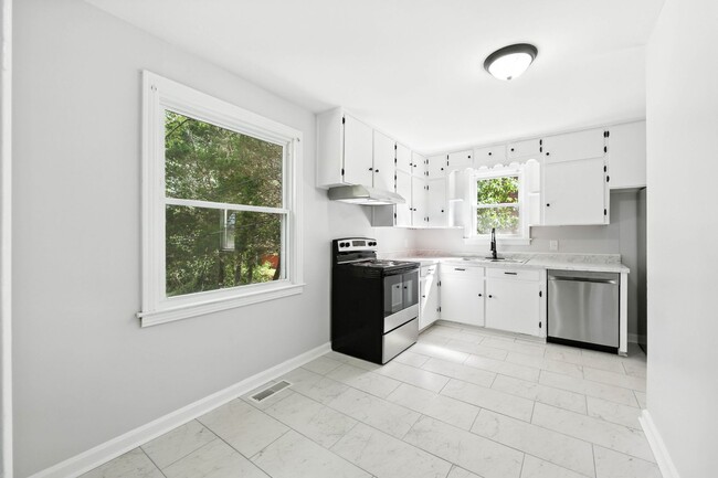 Building Photo - 3 Bedroom Pet Friendly Home For Rent Near ...