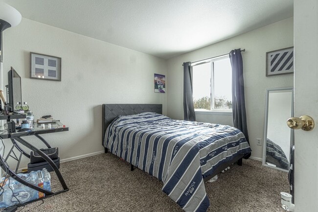 Building Photo - 2218 Streambank Dr