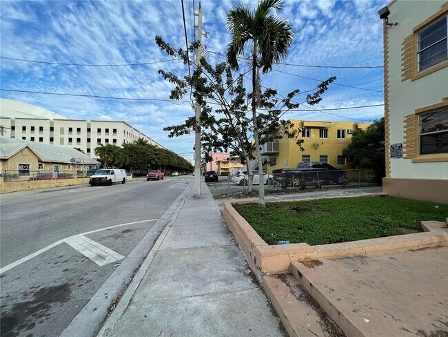 Building Photo - 1600 NW 3rd St