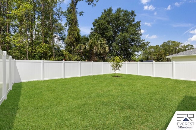 Building Photo - Brand New, fully fenced on a quiet cul-de-sac