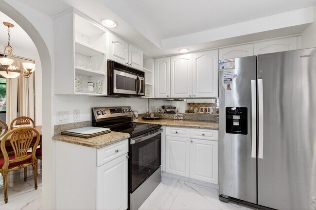 Building Photo - 7865 La Mirada Dr