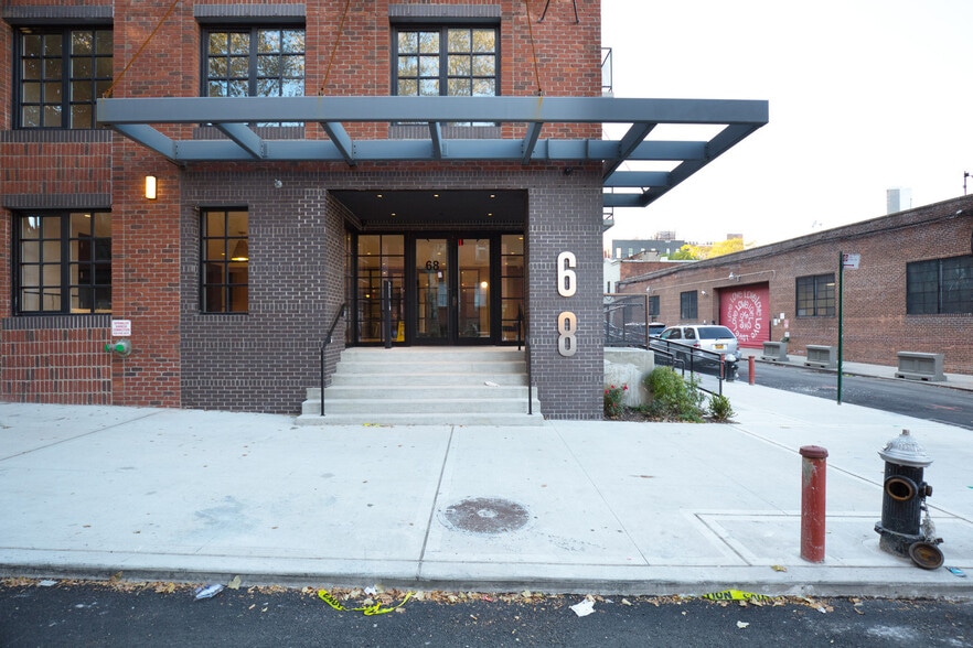 Building Photo - 68 Gold St