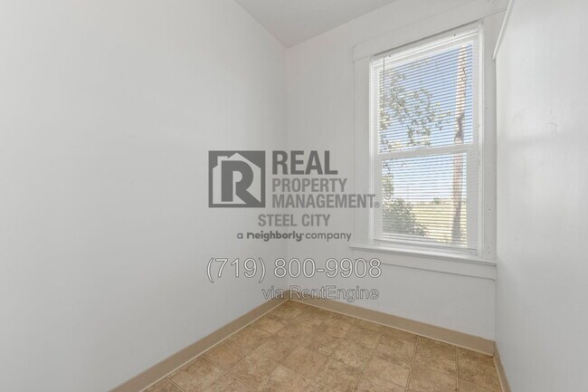 Building Photo - 1530 33rd Ln