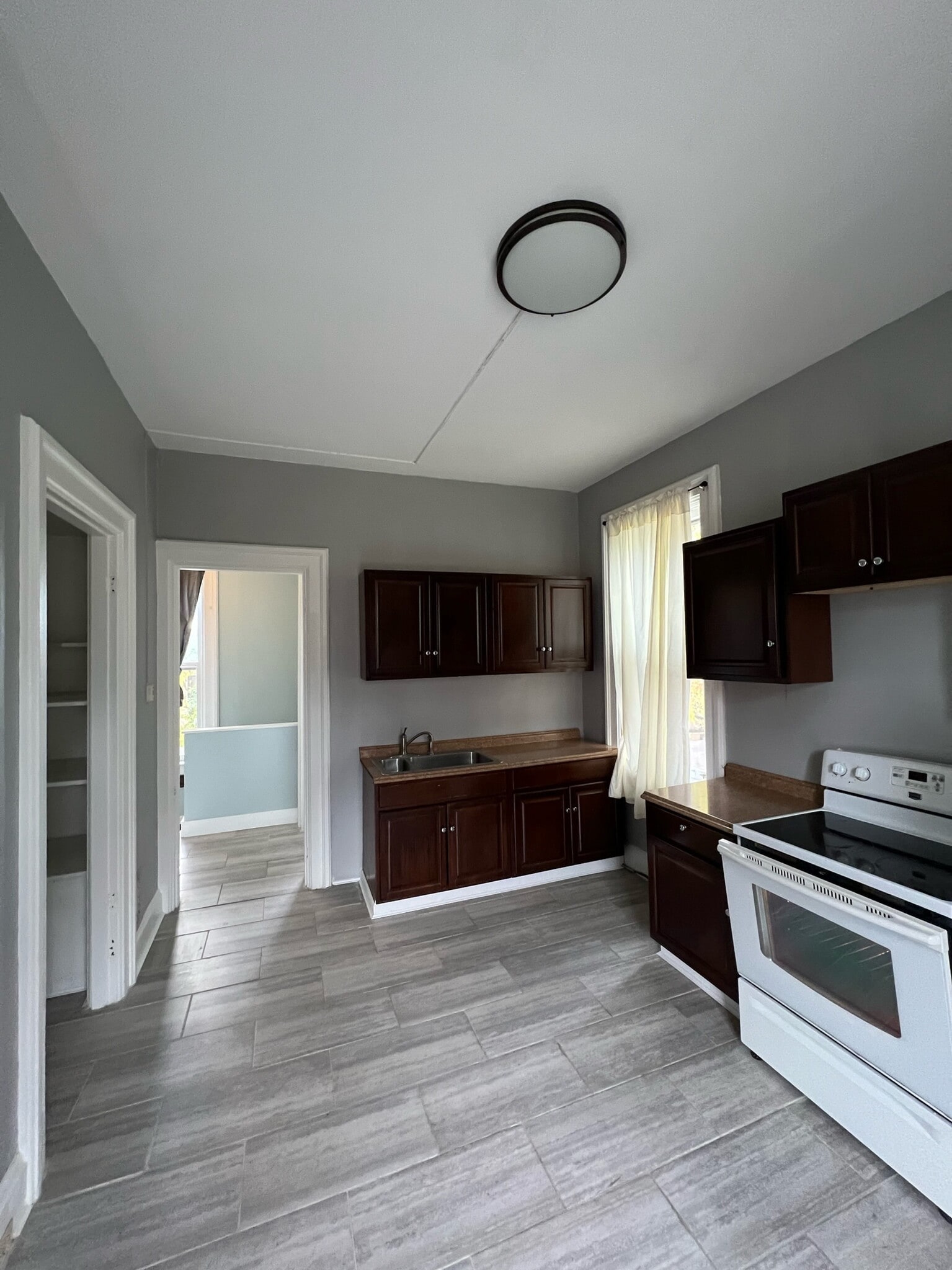 Building Photo - 832 Oak Street