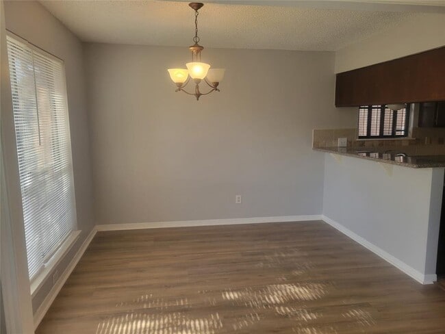 Building Photo - 3046 Mosby Dr