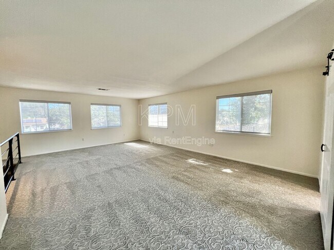 Building Photo - 2016 Canal Dr