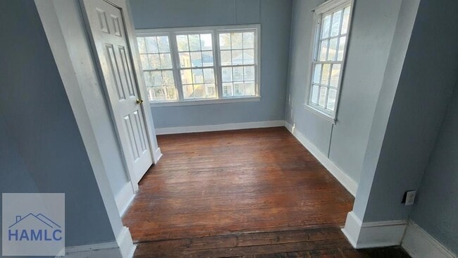 Building Photo - 826 E Duffy St