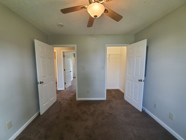 Building Photo - MOVE -IN SPECIAL $500 OFF