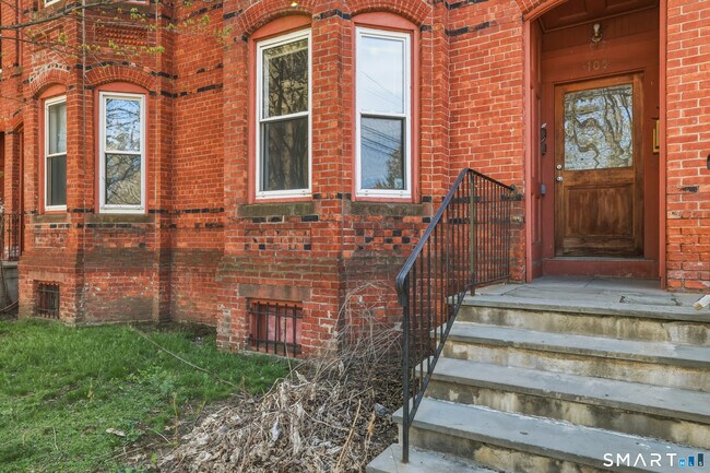 Building Photo - 105 William St