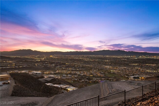 Building Photo - 577 Overlook Rim Dr