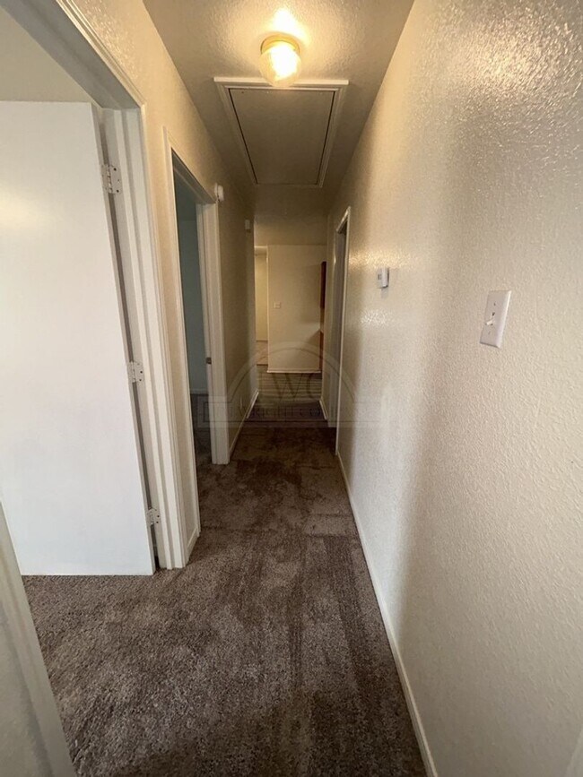 Building Photo - 2204 Wright Way