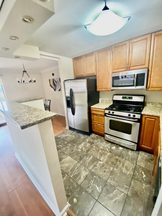 Building Photo - 2624 Redcoat Dr