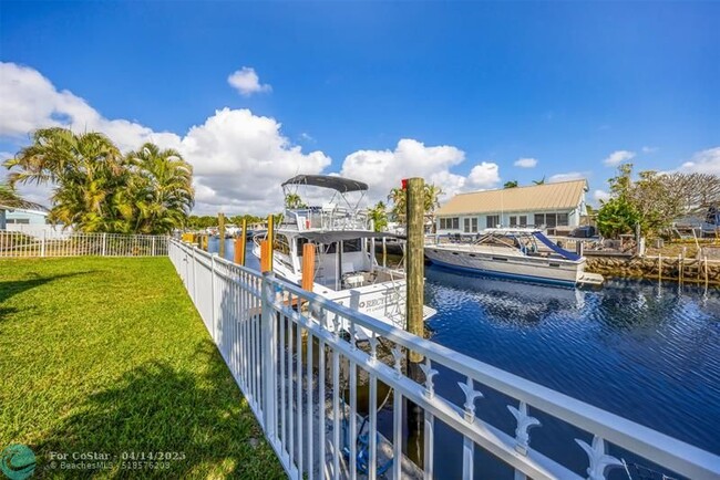 Building Photo - 1201 Avocado Isle