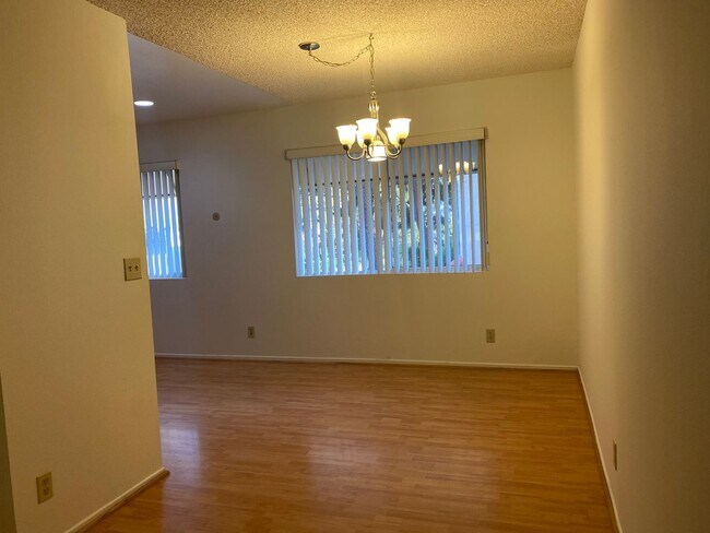 Building Photo - 2 Bedroom TownHome