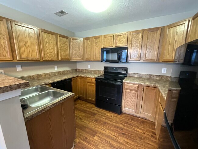 Kitchen - 1925 Levy Dr