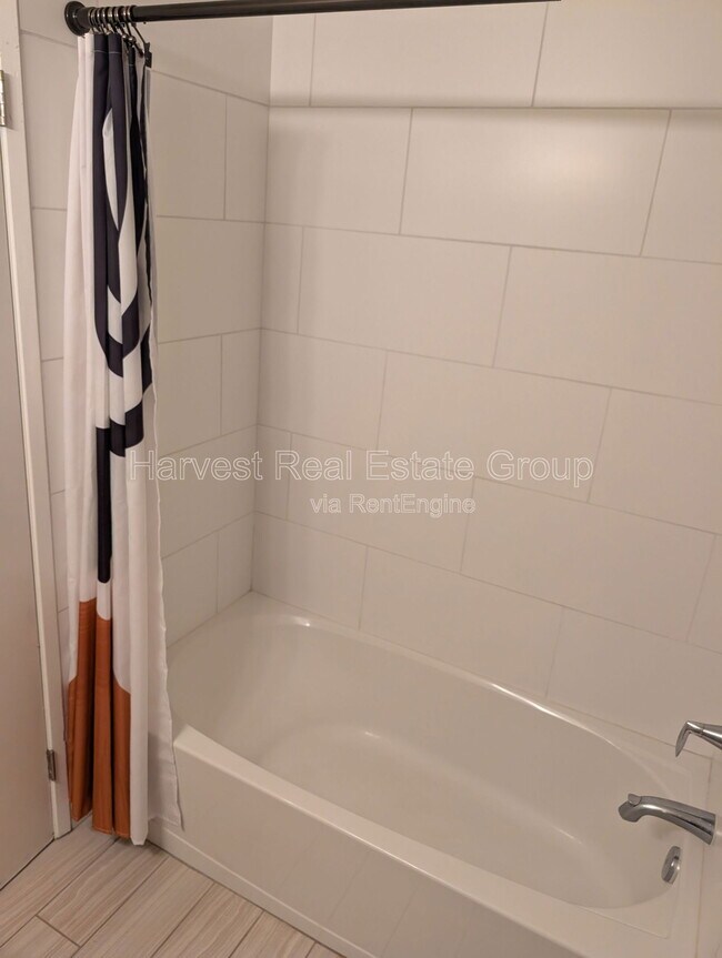 Building Photo - 218 Shoreline Ct