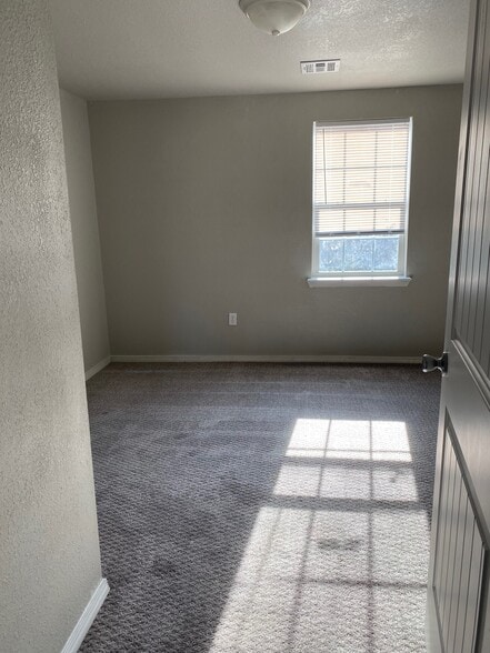 Building Photo - 430 W. 7th St