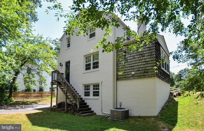 Building Photo - 6123 Wynnwood Rd
