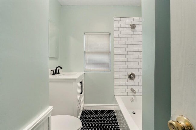 Building Photo - 1014 E Emma St