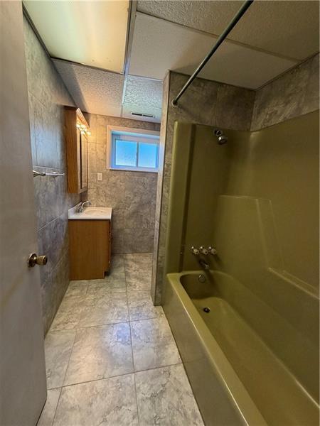 Building Photo - 735 Athalia St