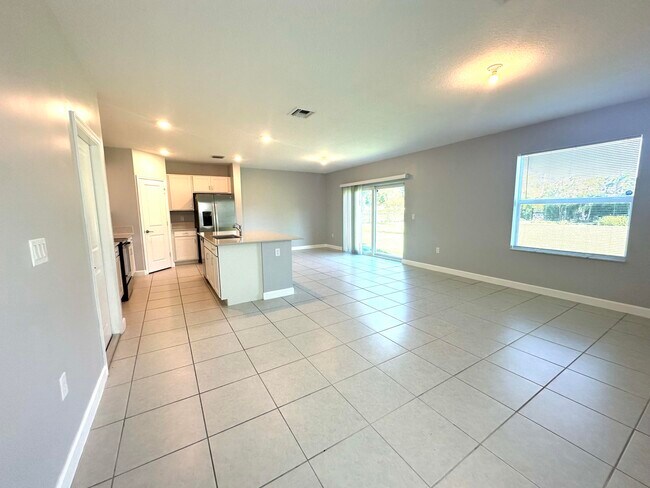 Building Photo - 4518 Dow Ln